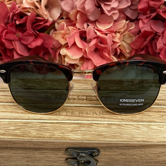KINGSEVEN Walnut Wood Sunglasses with Green Lenses - Picture 11 of 16